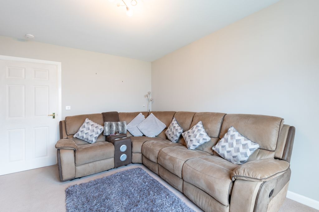 Property photo 3 of 27