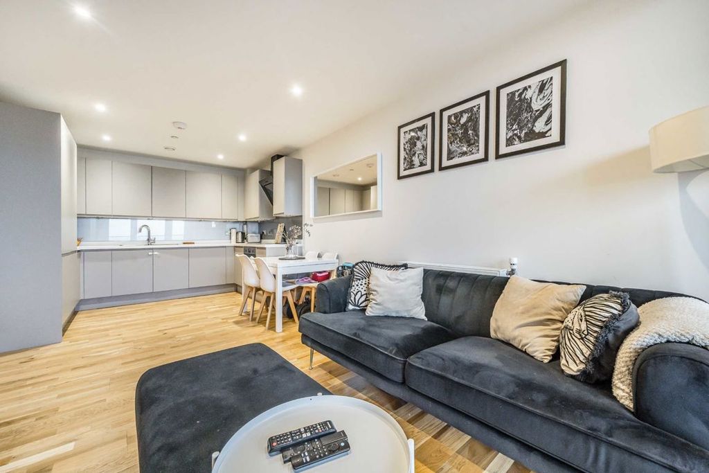 Property photo 3 of 6