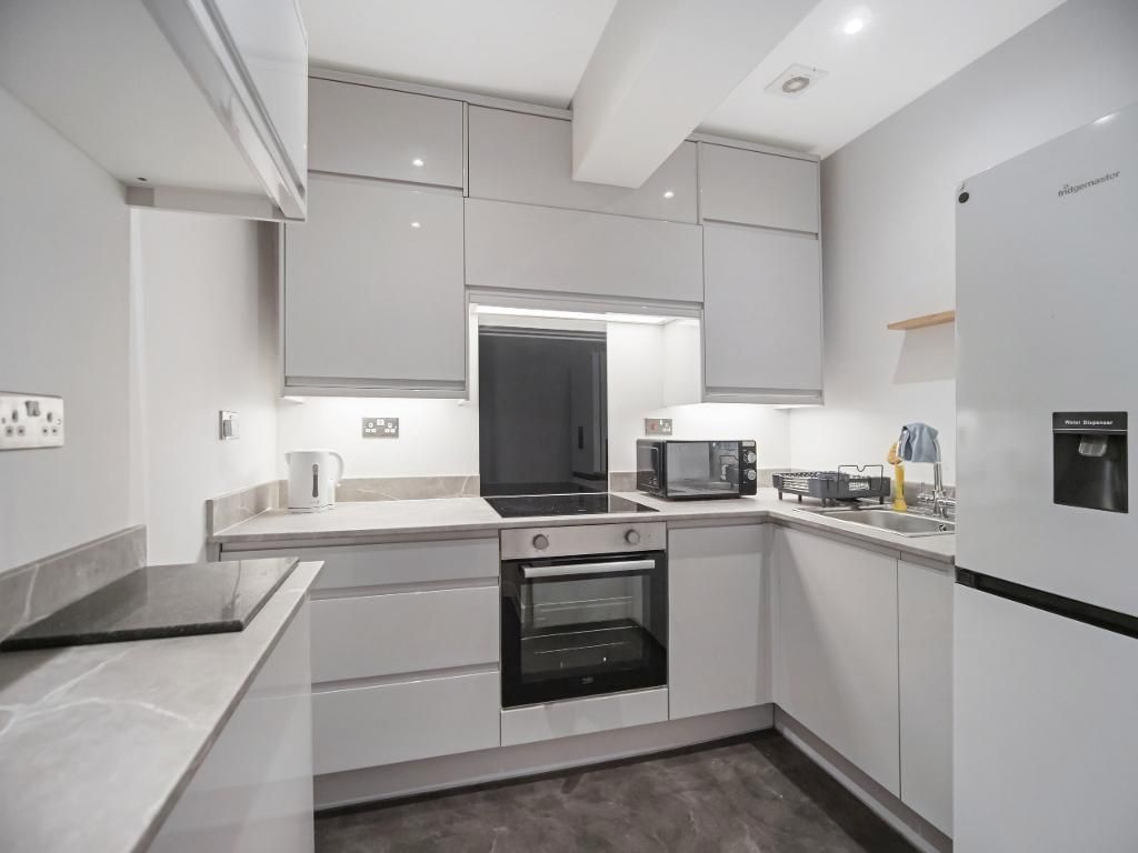 Property photo 3 of 17 Kitchen