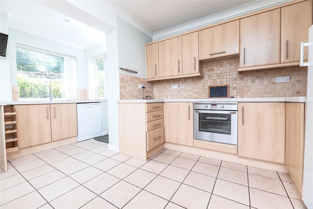 Property photo 2 of 28 Picture No. 09