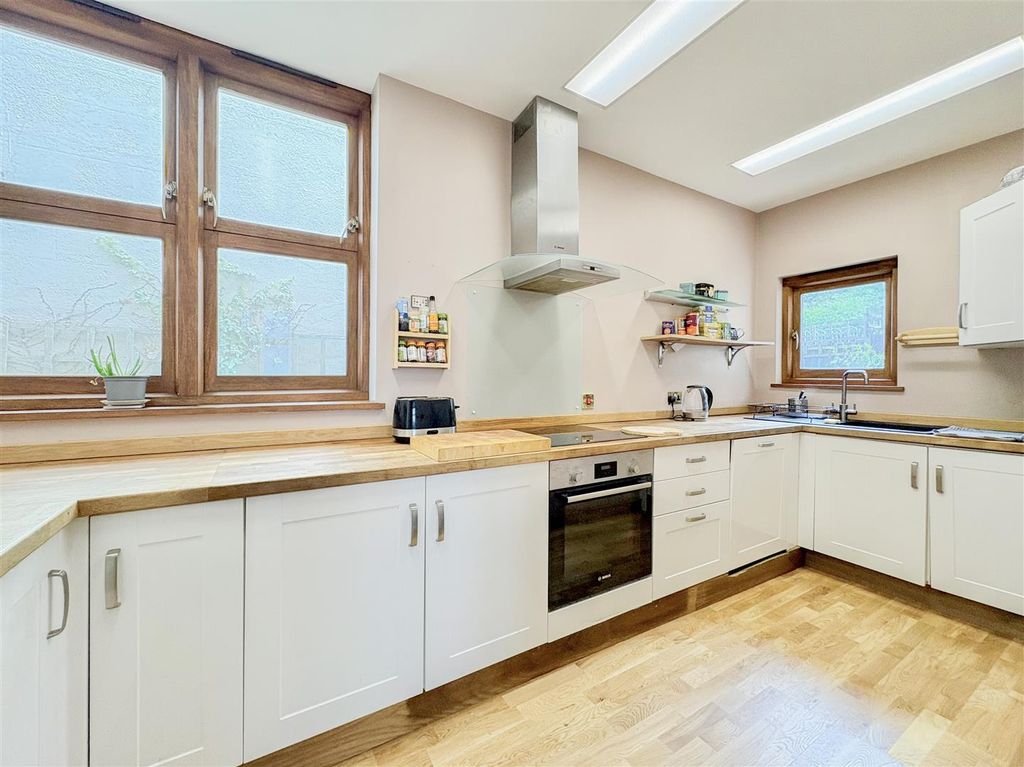 Property photo 2 of 25 Kitchen