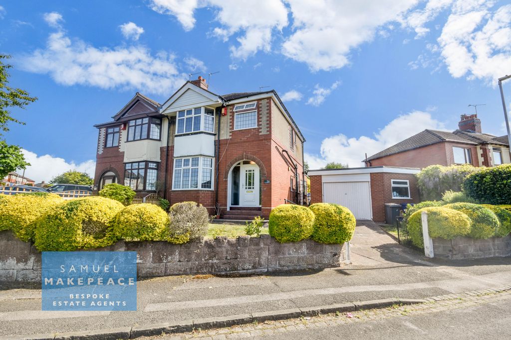 Property photo 1 of 26 Three Bedroom Semi-Detached House With Driveway And Oversized Garage