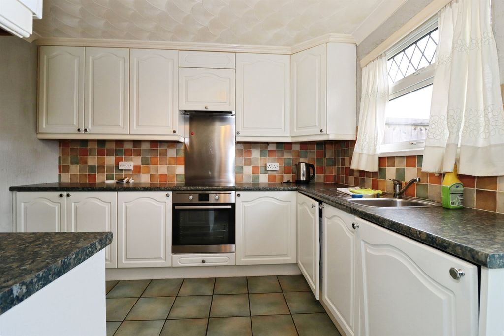 Property photo 3 of 20