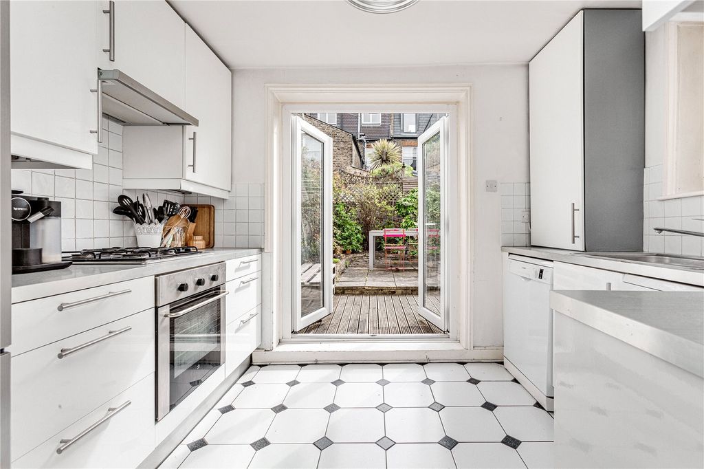 Property photo 3 of 8