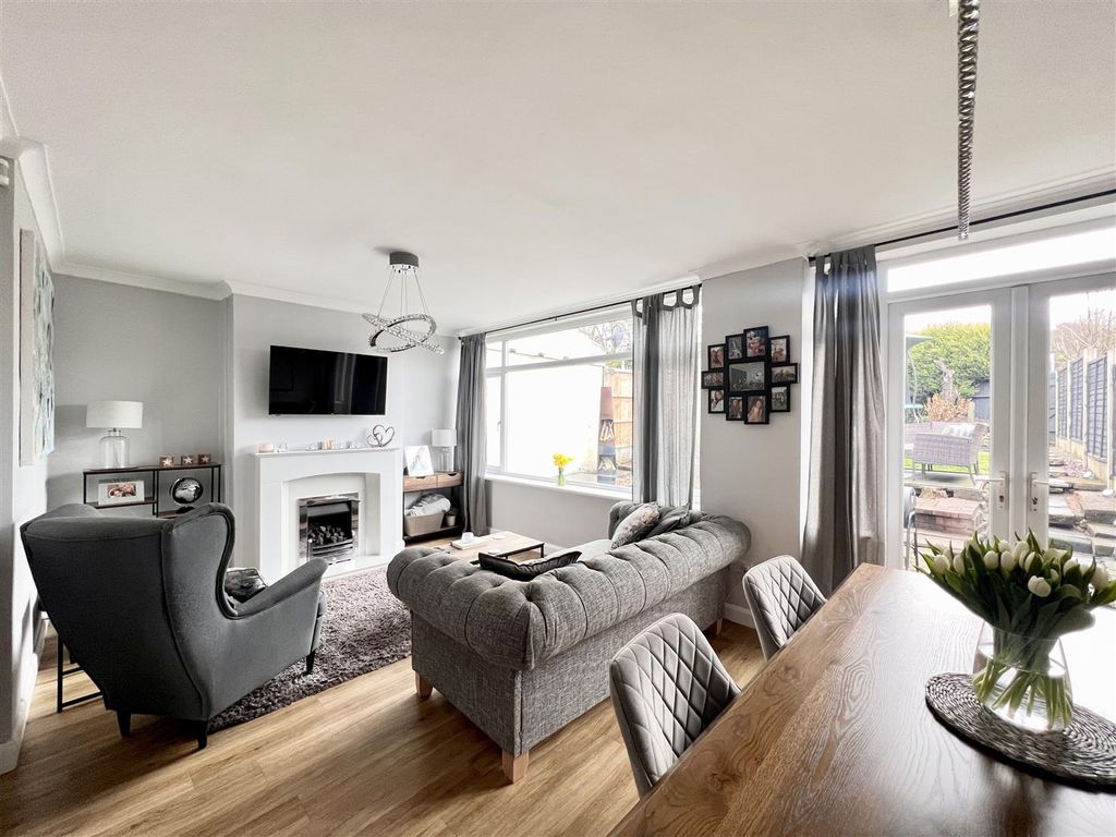 Property photo 2 of 11 34Db5A0F-506C-45Ed-9D24-C282B65Ecdbb.Jpeg