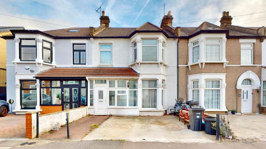 Property photo 1 of 23 166-St-Albans-Road-10092025_171844.Jpeg