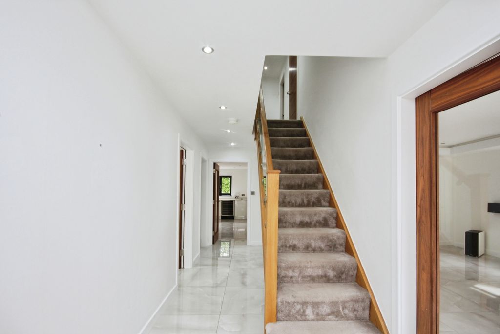 Property photo 3 of 22 Hallway