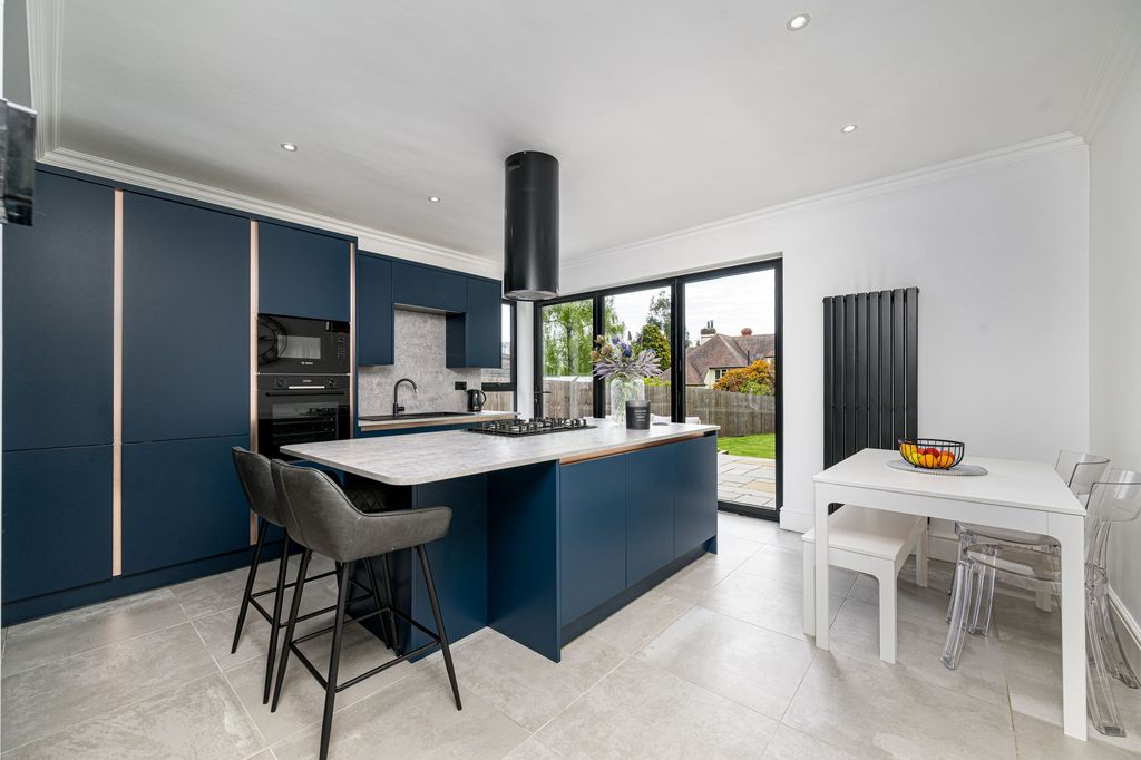 Property photo 2 of 25 Kitchen/Dining