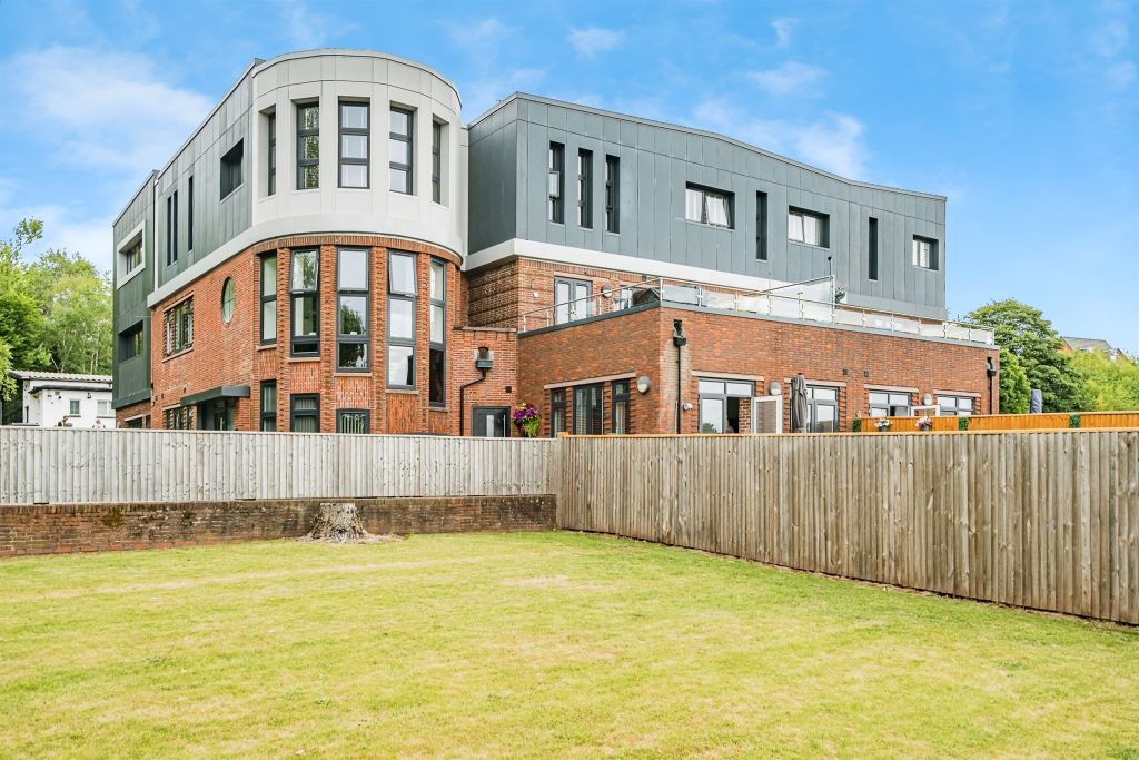 Property photo 1 of 17