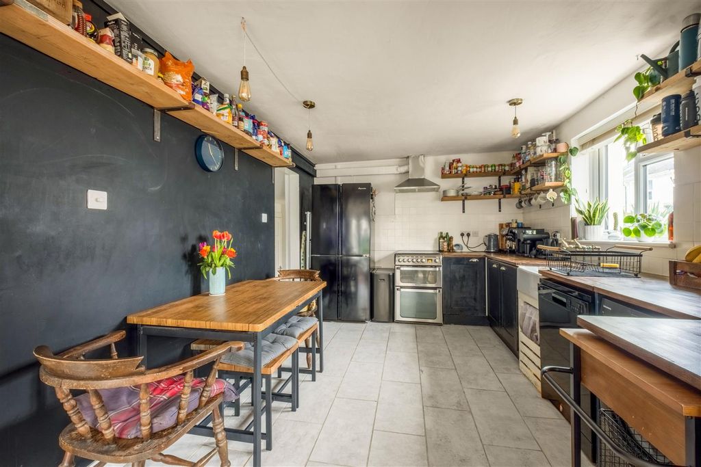 Property photo 3 of 15 158A Westbourne Street-5.Jpg