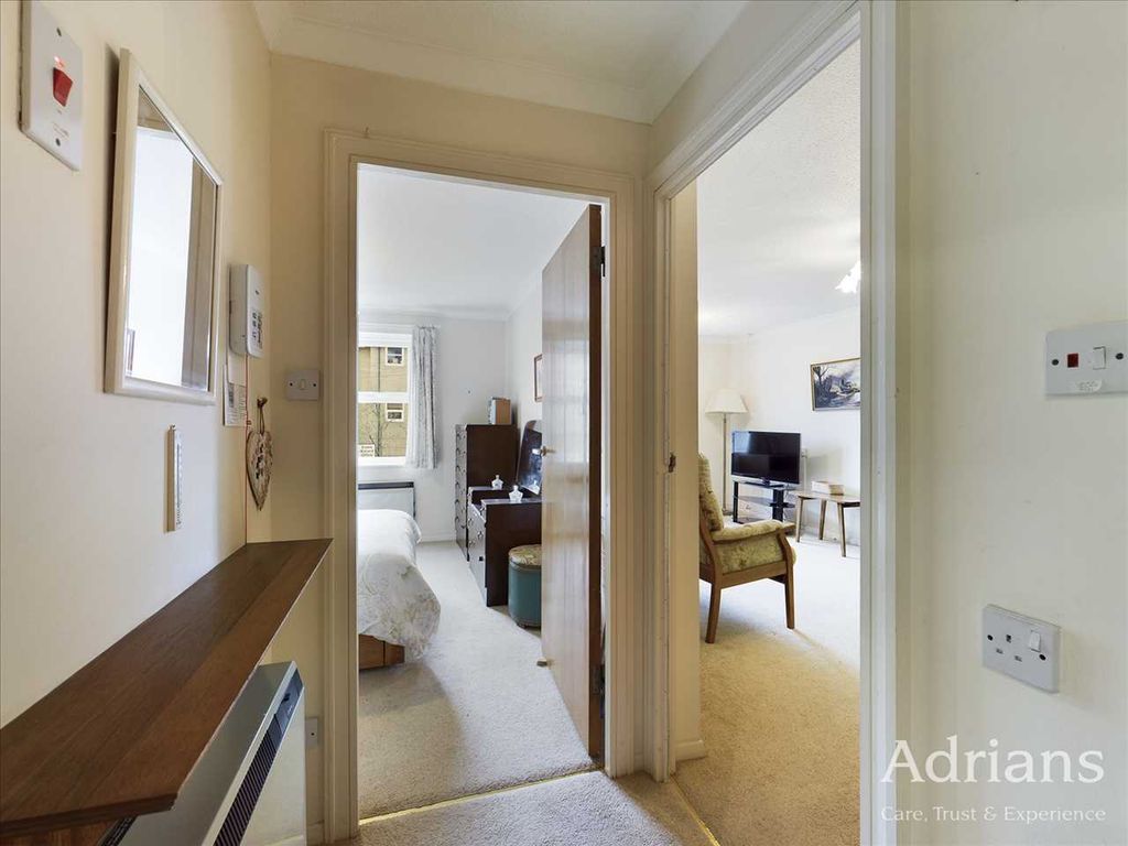 Property photo 2 of 7 Entrance Hall