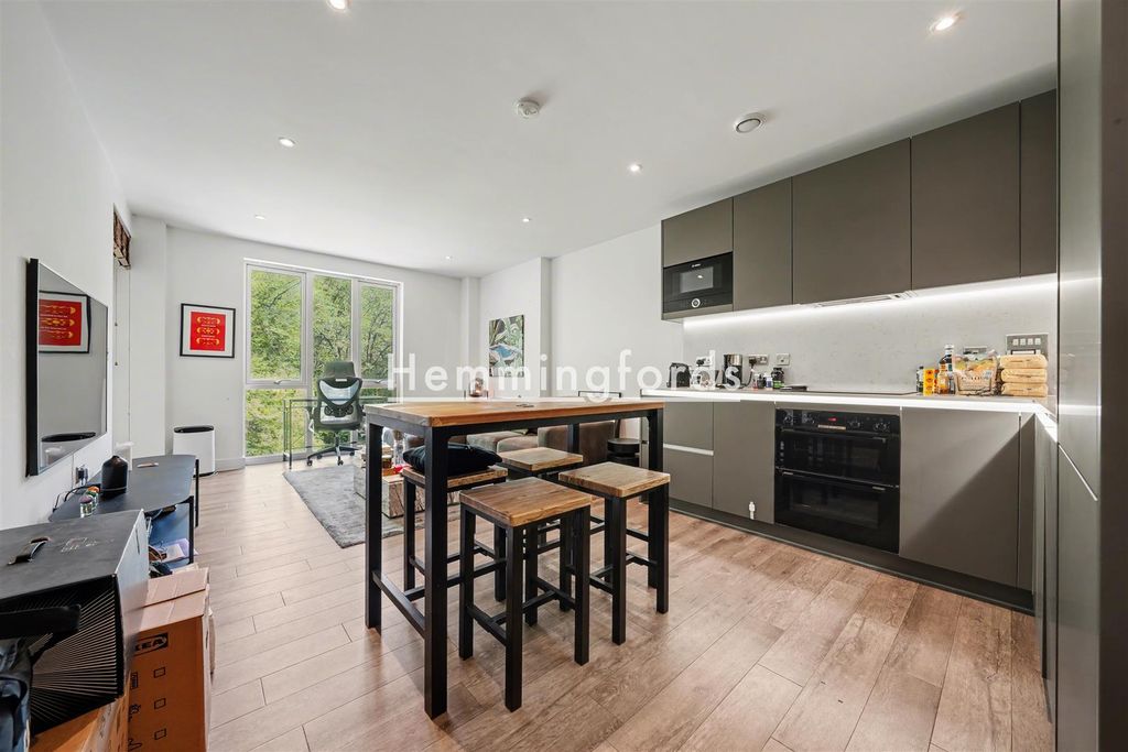 Property photo 1 of 15 Turner Court N1-15.Jpg