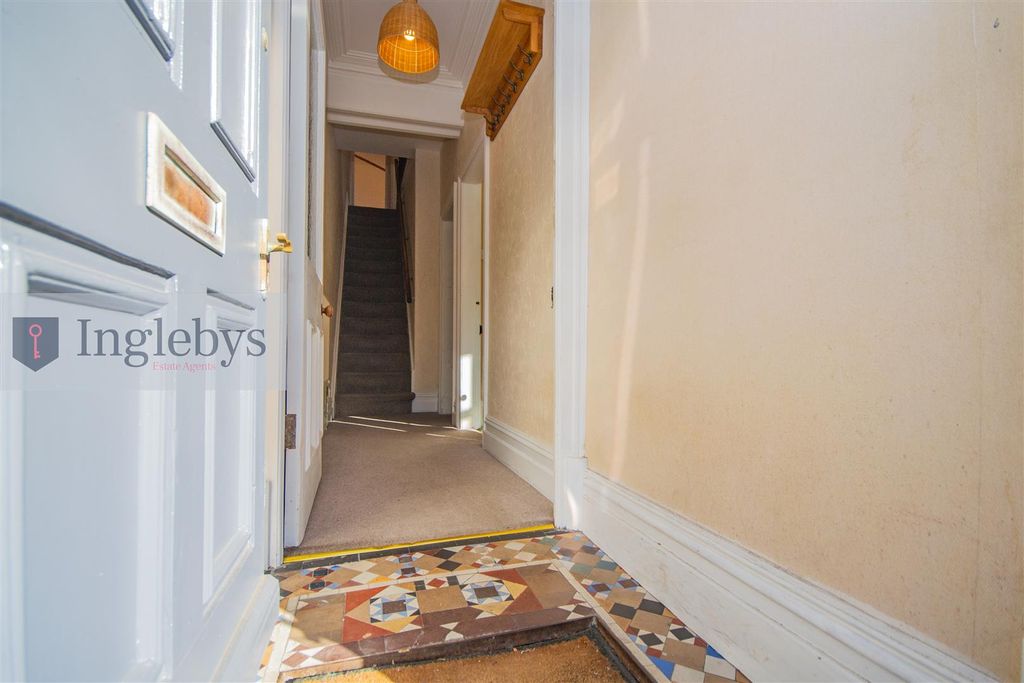 Property photo 2 of 23