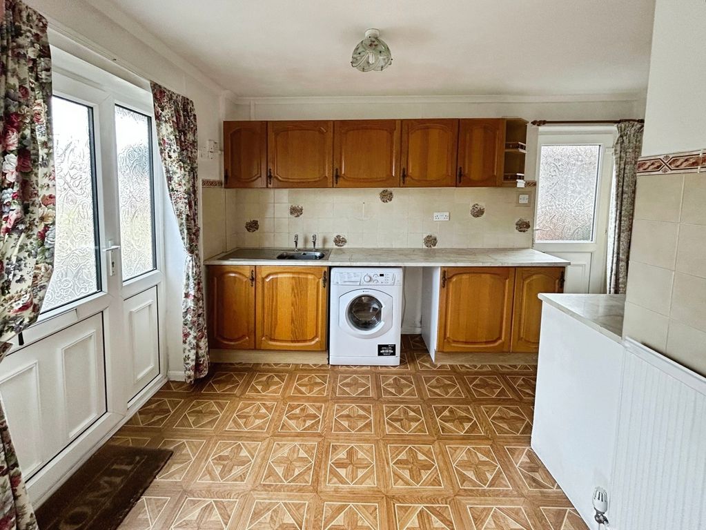 Property photo 2 of 14 Kitchen