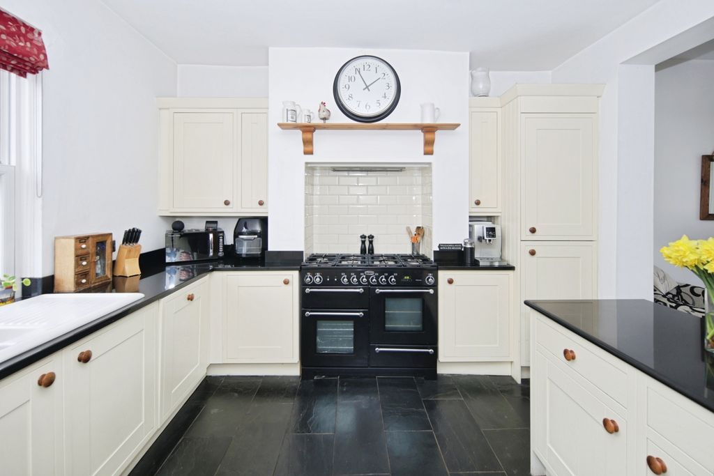 Property photo 3 of 25 Pbox-Img.Jpg