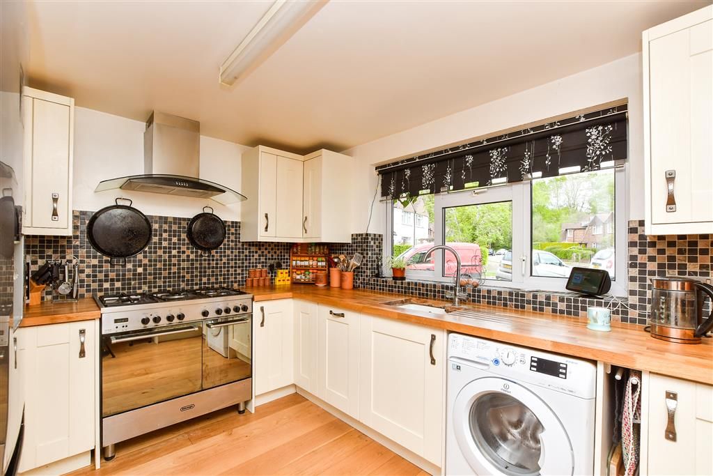 Property photo 3 of 20 Kitchen