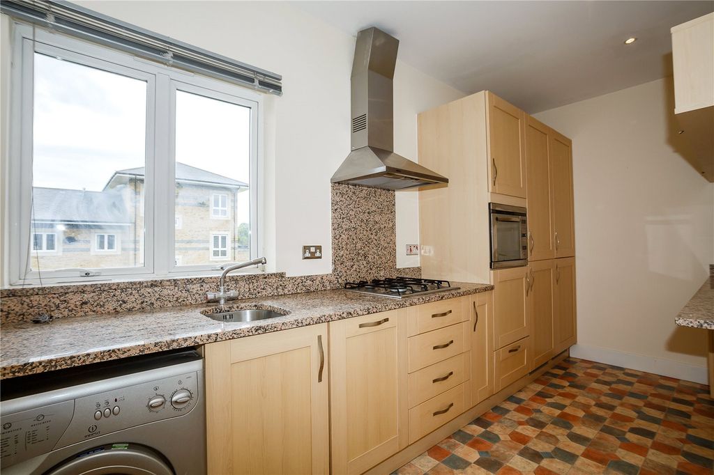 Property photo 2 of 6 Kitchen