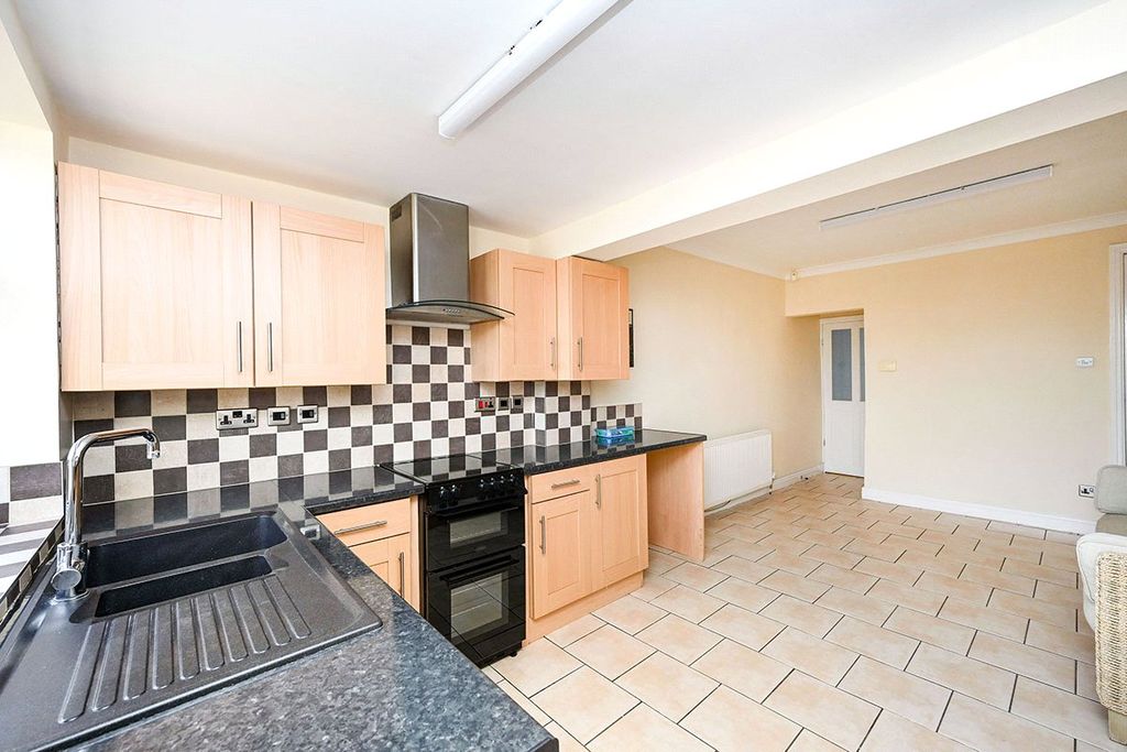 Property photo 1 of 8 Dining Kitchen