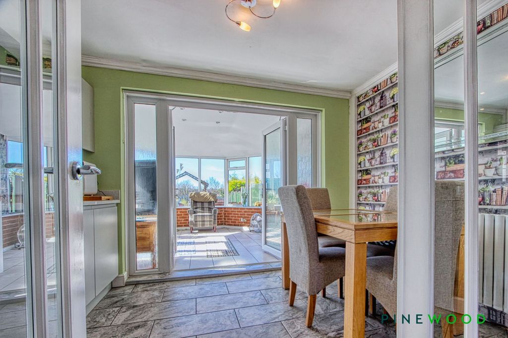 Property photo 3 of 23 Kitchen Diner