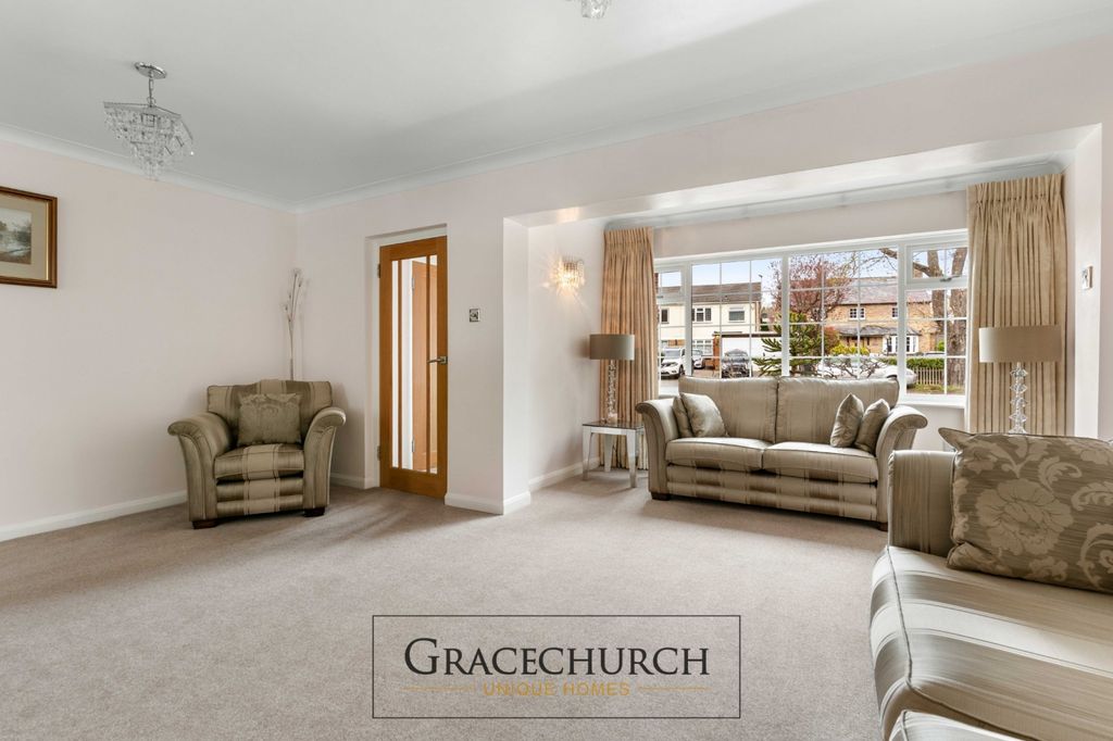 Property photo 3 of 36 Lounge