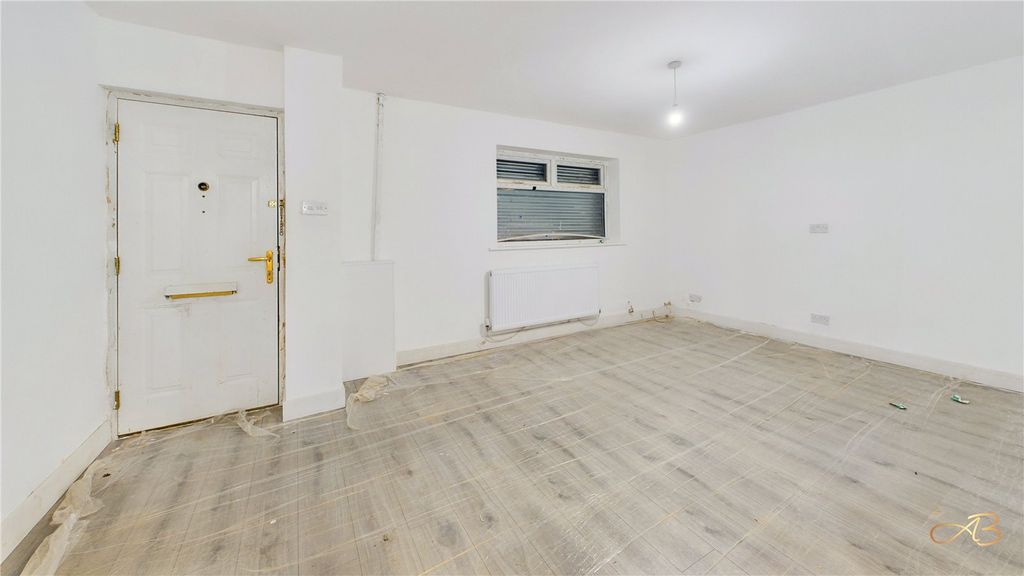 Property photo 2 of 8 Picture No. 15