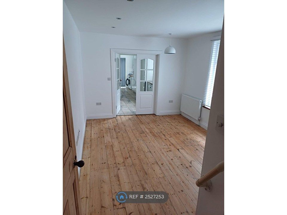 Property photo 3 of 21 Dinning Room
