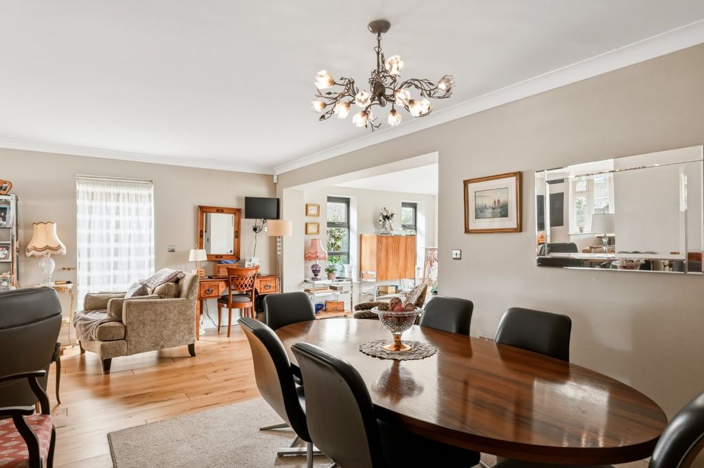 Property photo 3 of 21 Picture 3