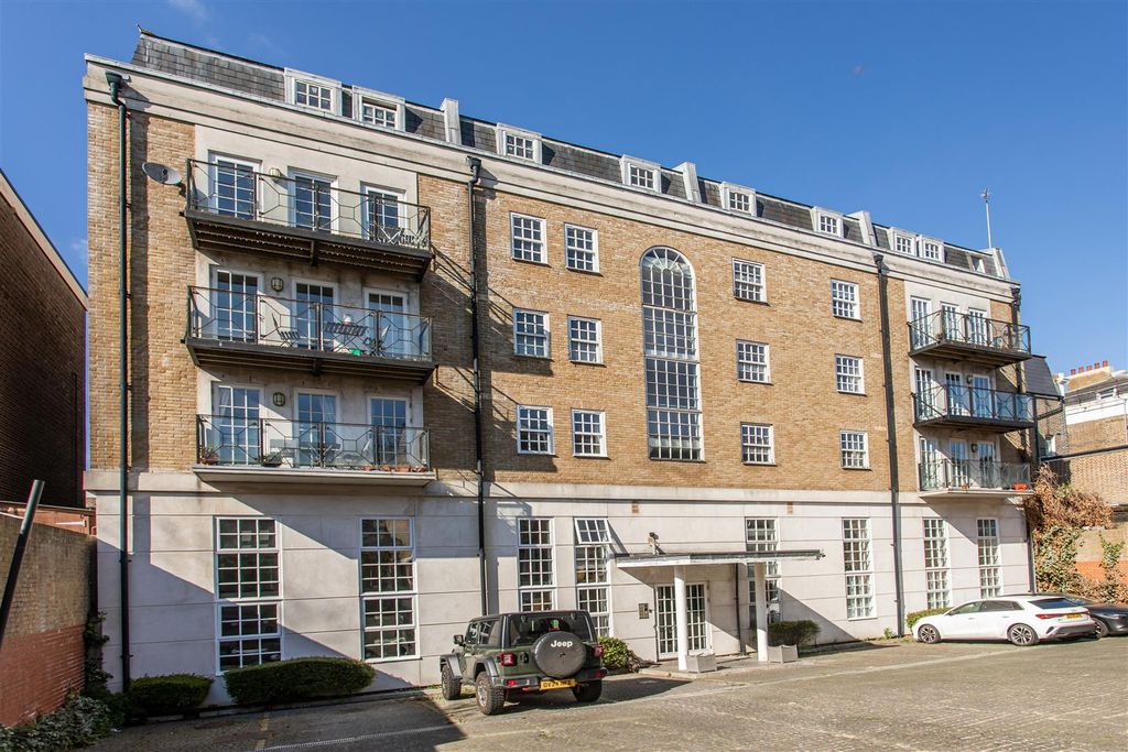 Property photo 3 of 14 Exterior