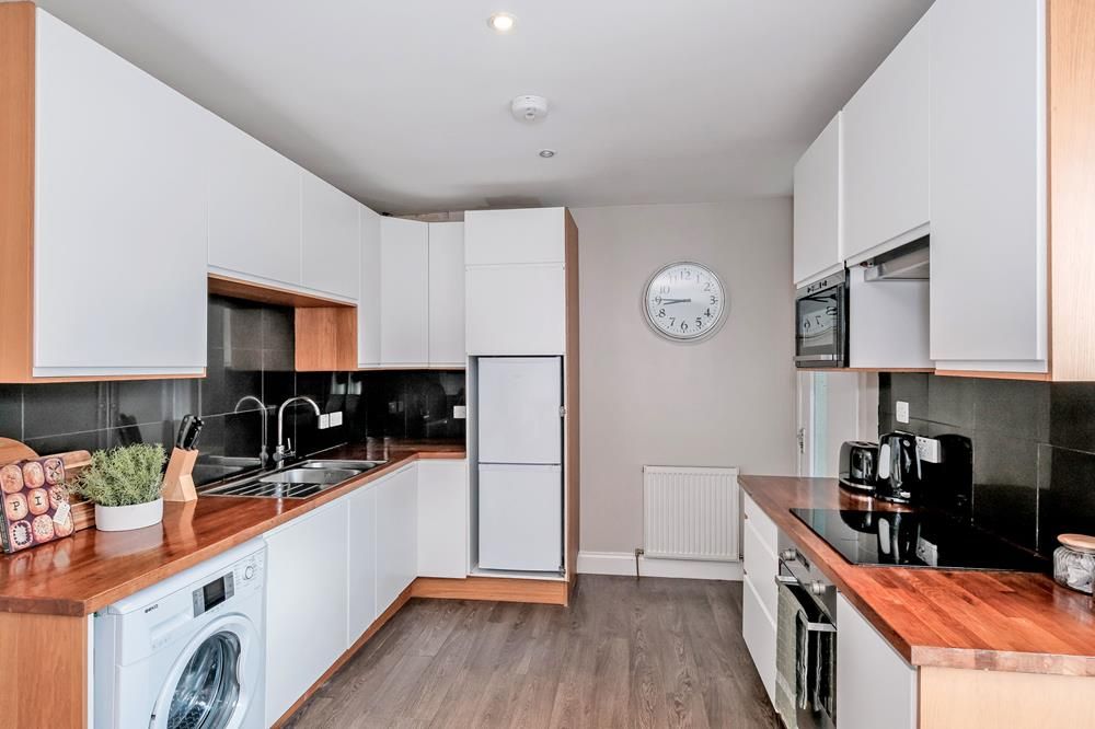 Property photo 2 of 10 Kitchen 2