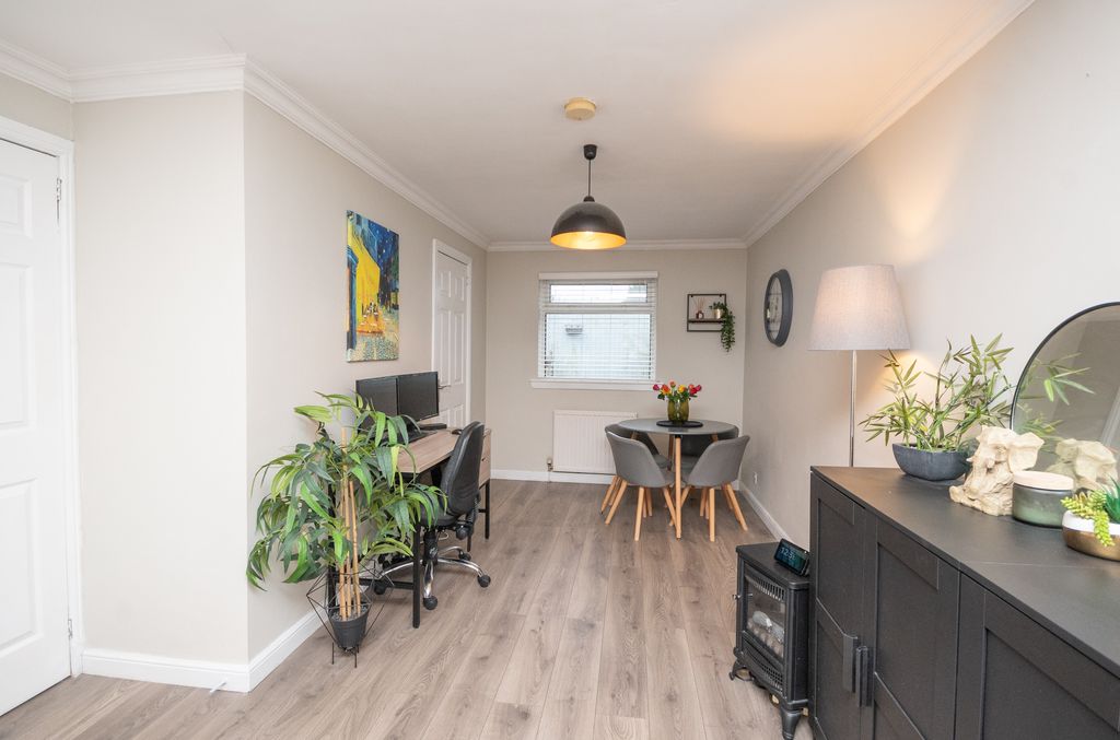 Property photo 3 of 15 Lounge