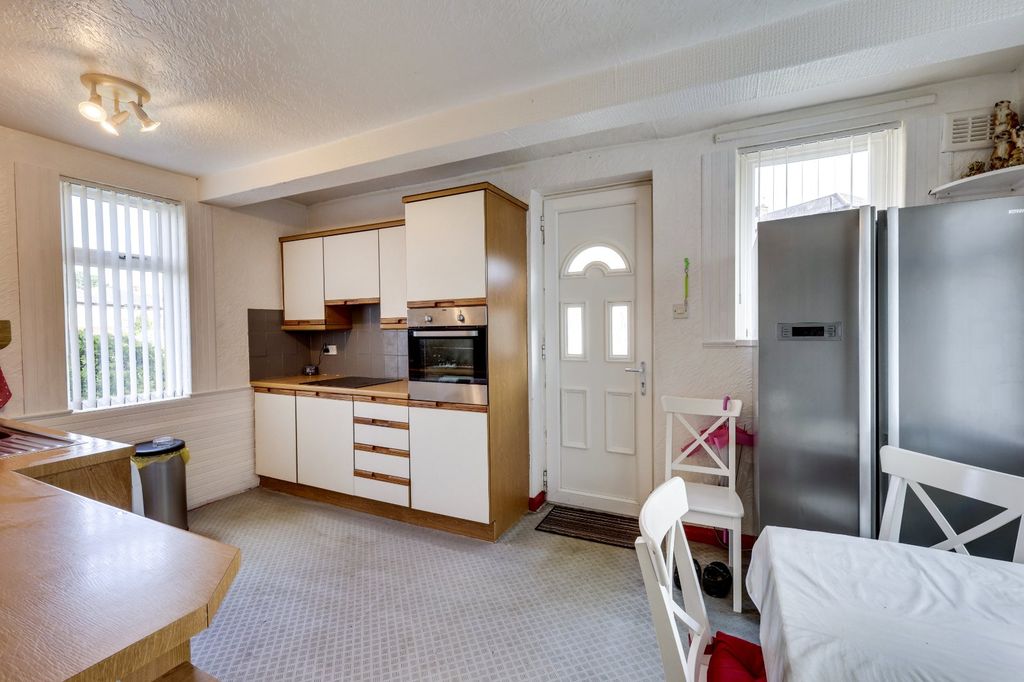 Property photo 3 of 16 Picture No. 11