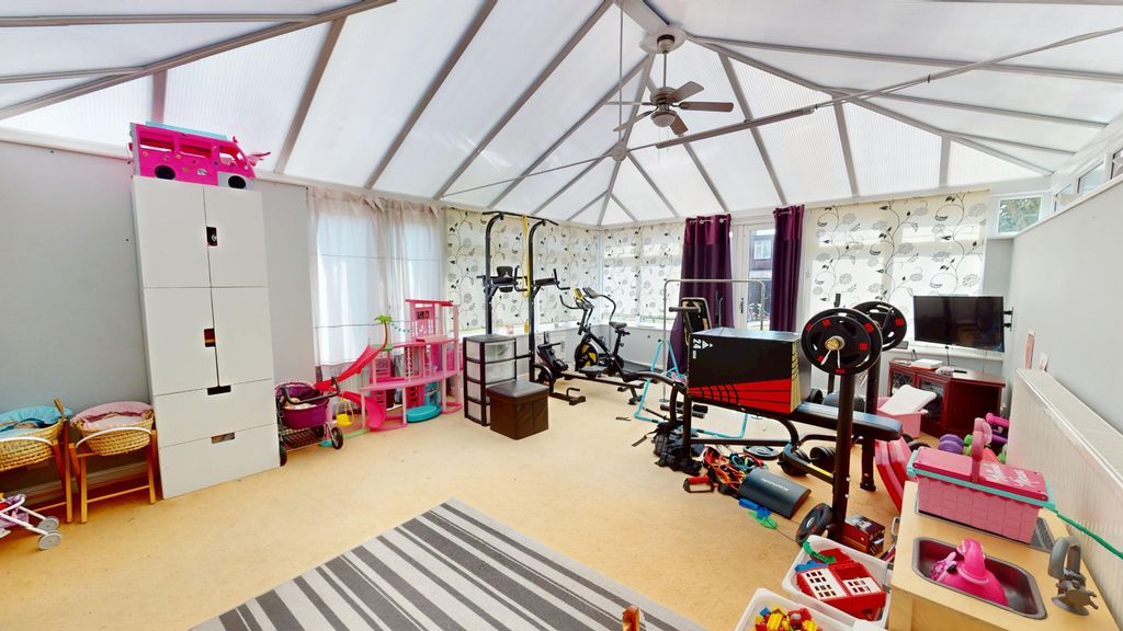 Property photo 3 of 35 3975616