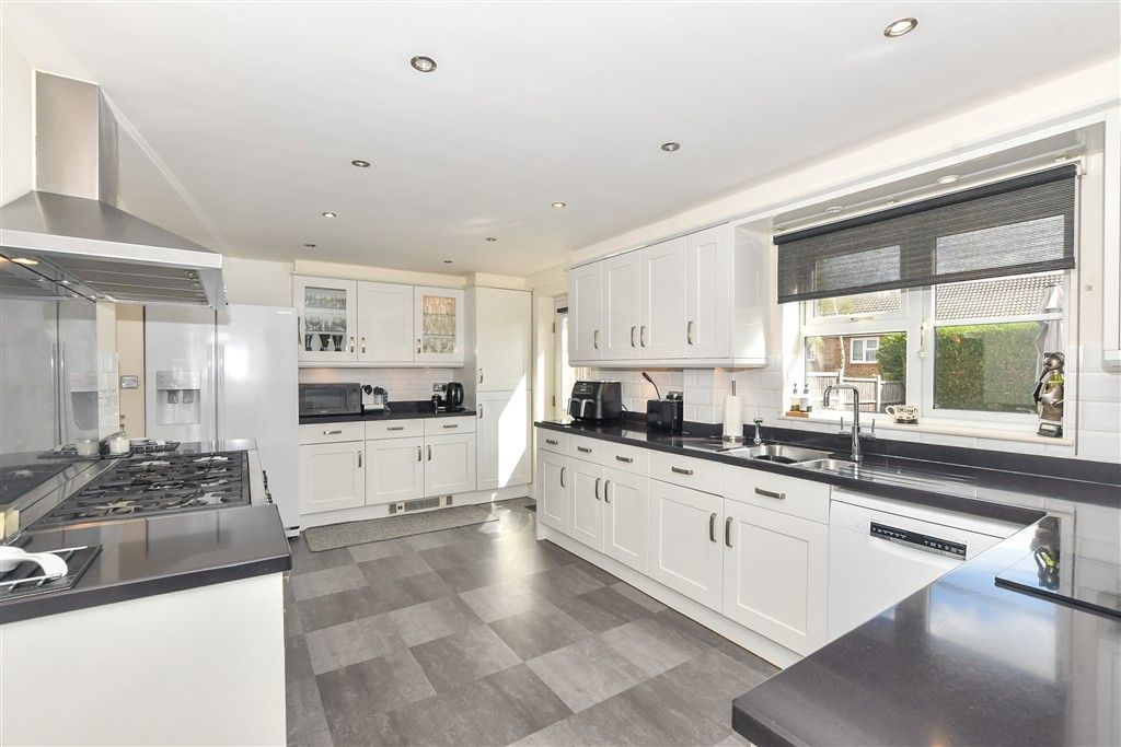 Property photo 3 of 20 Kitchen