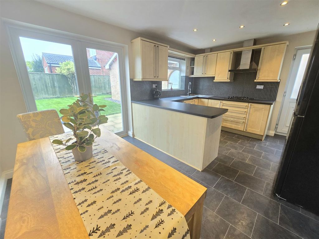 Property photo 2 of 14 Kitchen 1