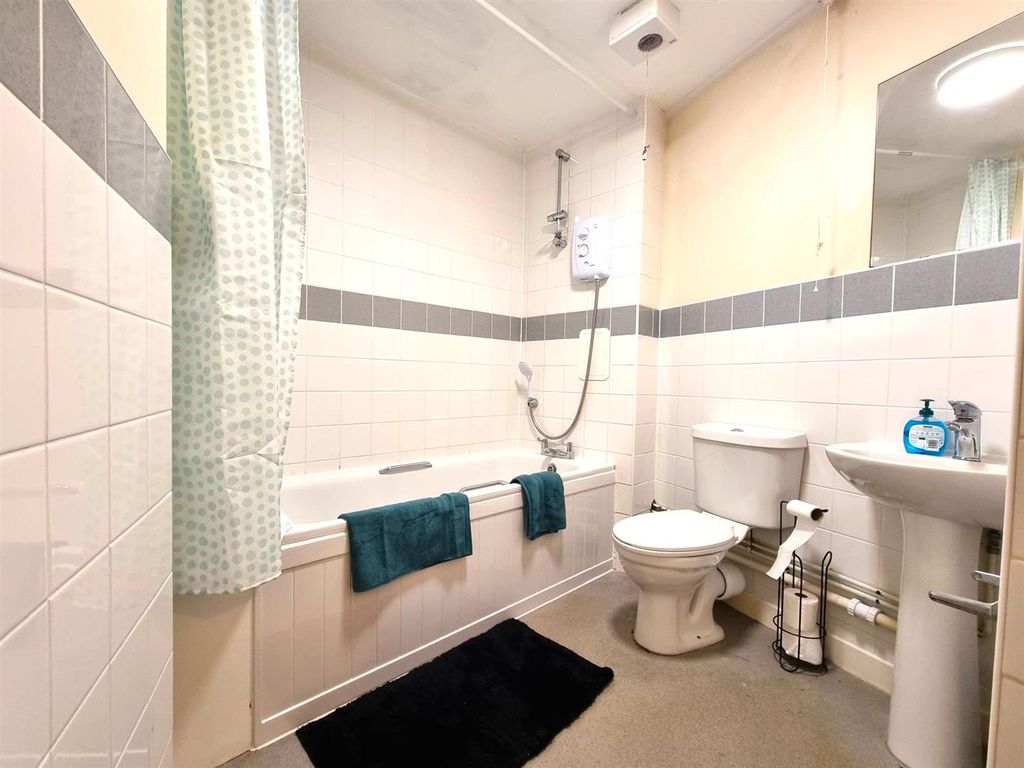Property photo 3 of 5 Bathroom