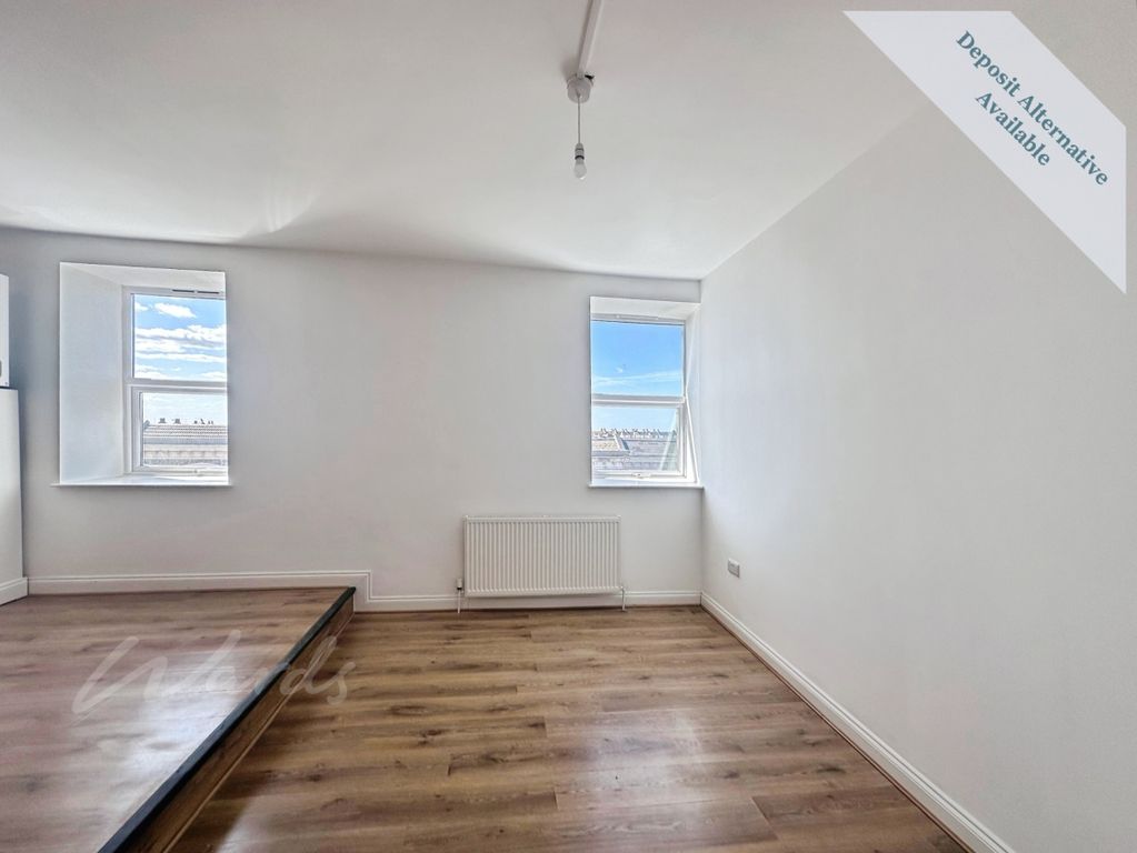Property photo 3 of 6 4 14 Ath Lounge A...