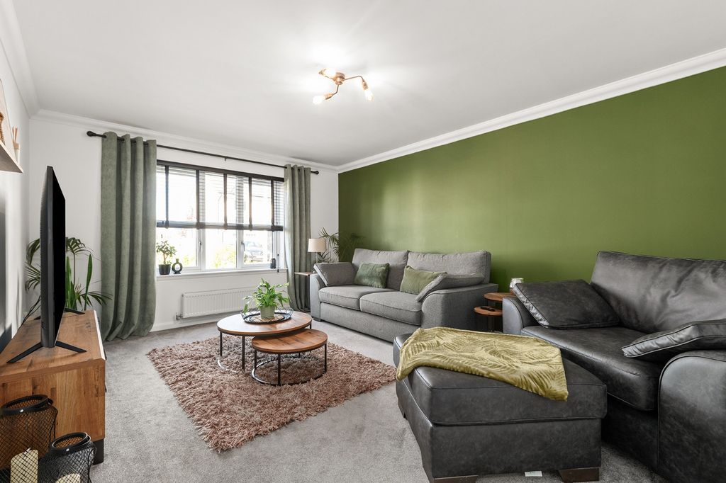 Property photo 3 of 35 4339507