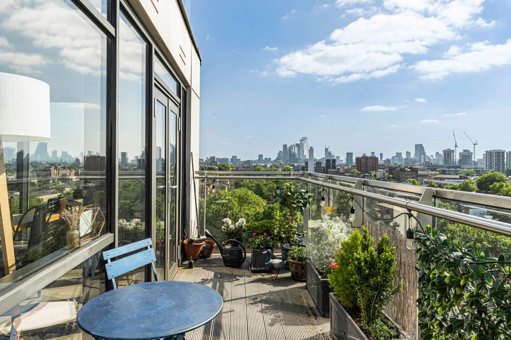 Property photo 1 of 21 Balcony