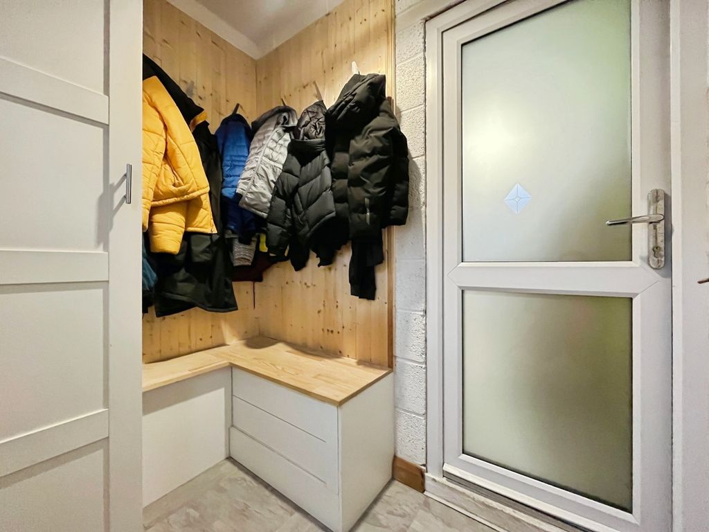 Property photo 2 of 24 Boot Room