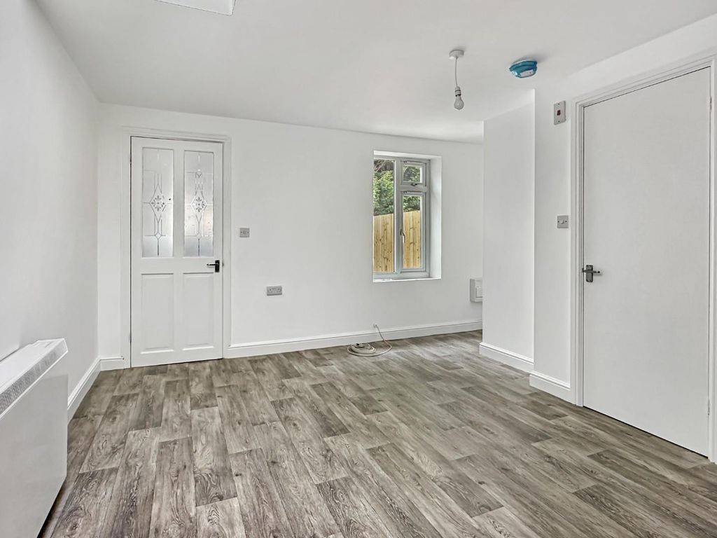 Property photo 3 of 6 132284596d31d2641B6A5653F2Db2d1c43910F21.Jpg