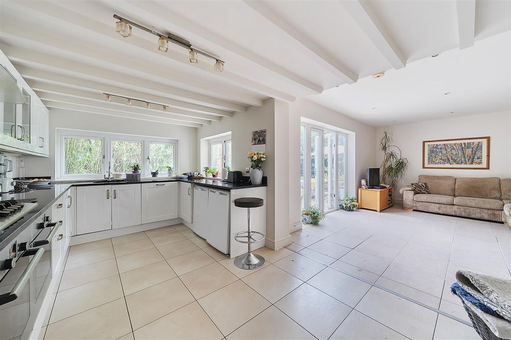 Property photo 3 of 31 1331468-8-689c86Fc37Dde.Jpg