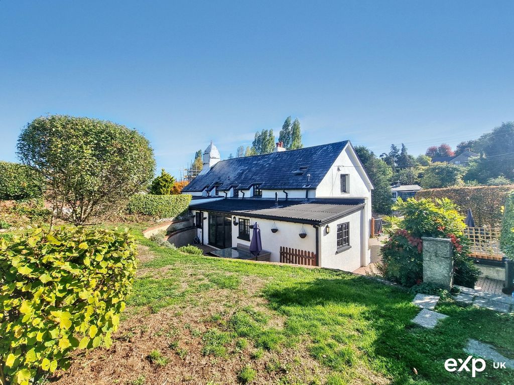 Property photo 2 of 32