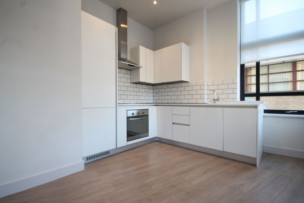 Property photo 3 of 9 Kitchen