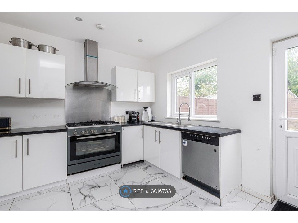 Property photo 1 of 8 Kitchen