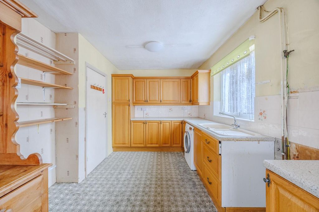 Property photo 2 of 24 Kitchen