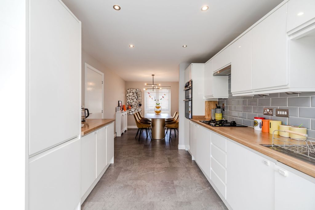Property photo 3 of 28 14Bridgetgardens-Newcastlegreatpark-Ne139Dd-13