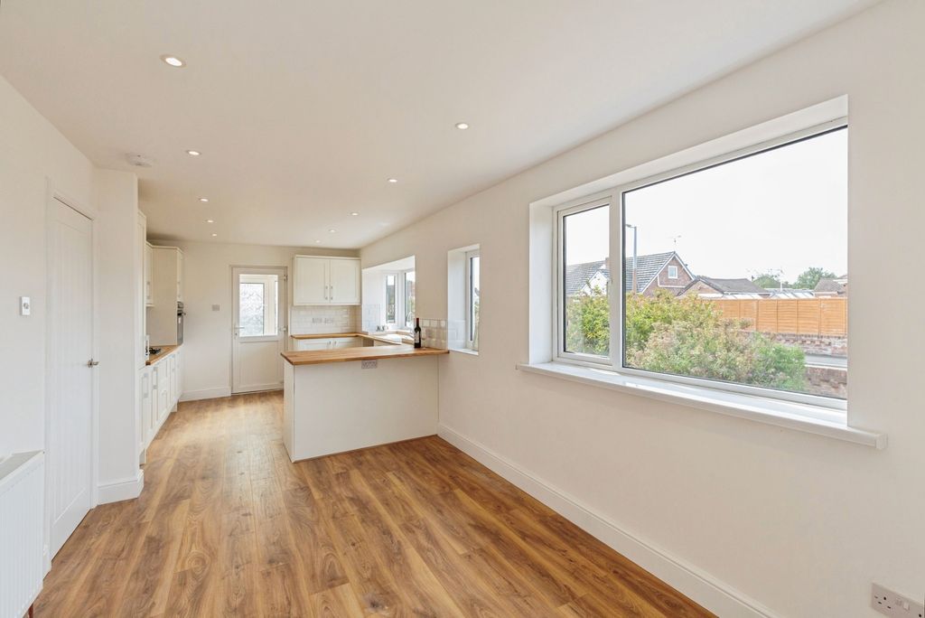 Property photo 3 of 18 Photo