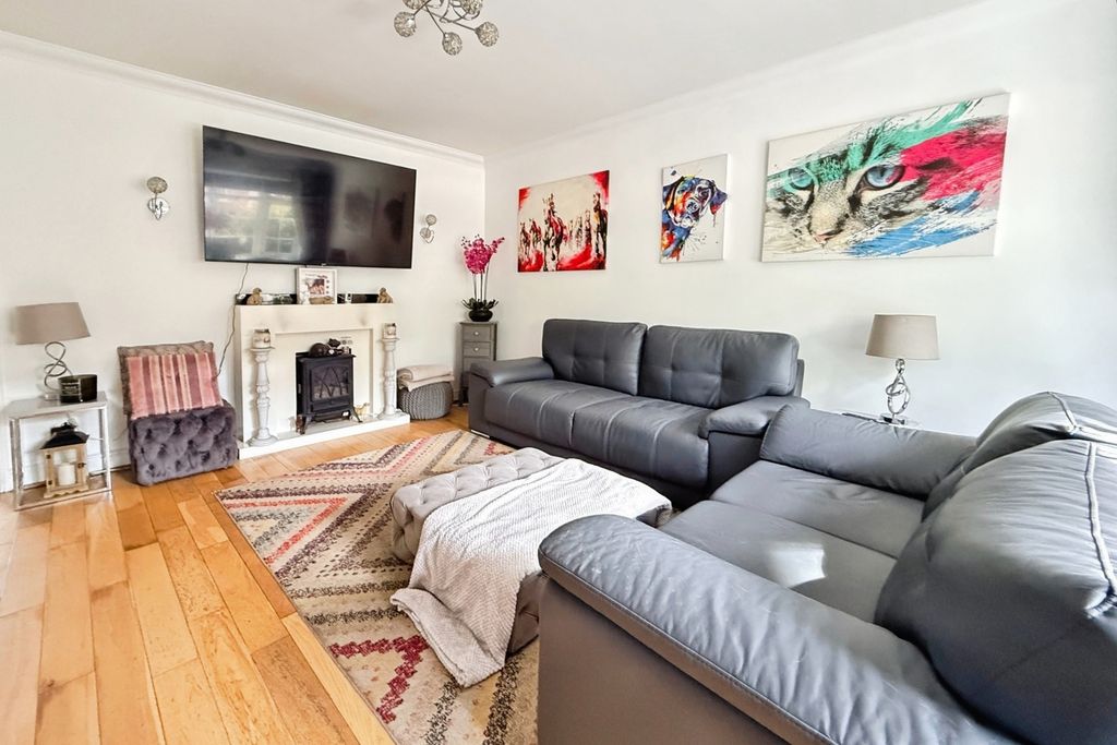 Property photo 3 of 13 Pbox-Img.Jpg