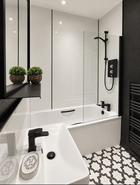 Property photo 3 of 7 Bathroom