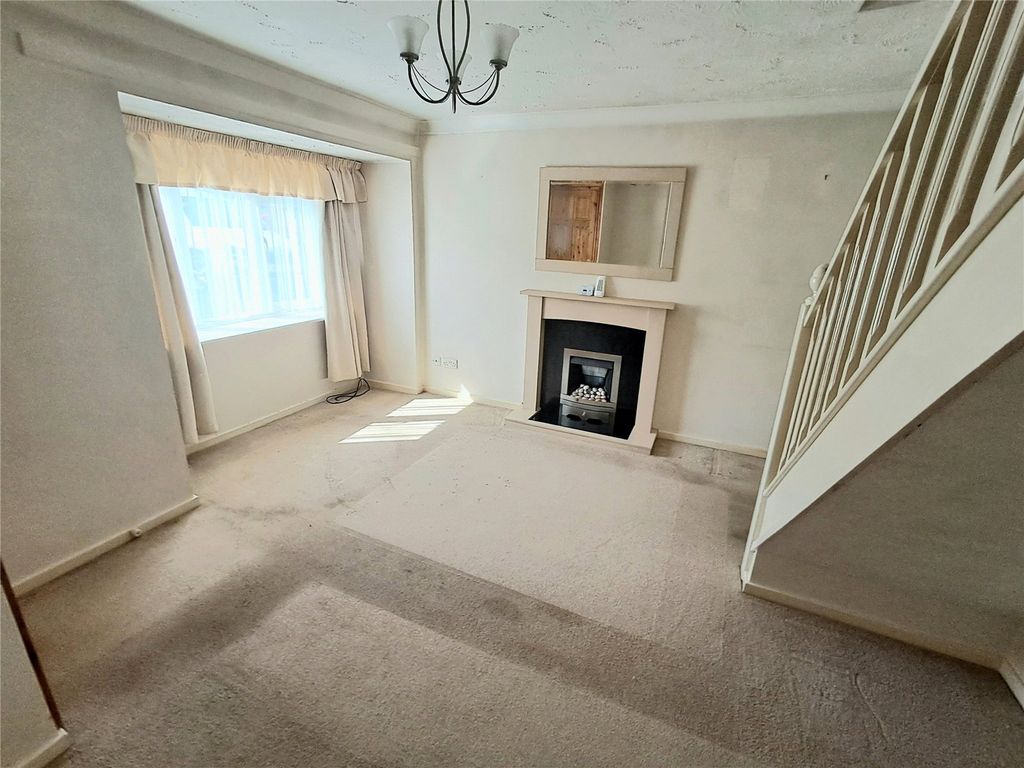 Property photo 2 of 12 Lounge